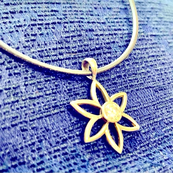 Silpada sterling silver 925 flower pendant with cord and sterling silver clasp. - Picture 2 of 6